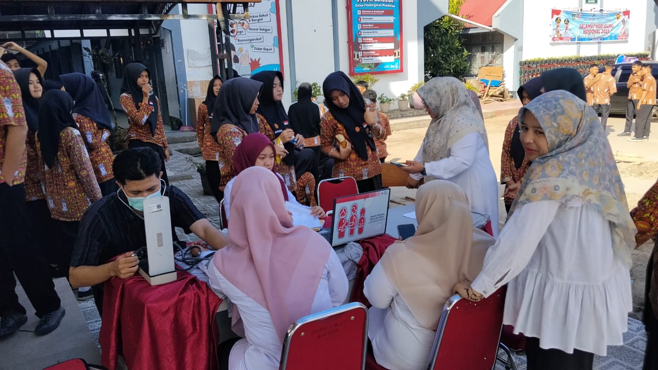 UDD PMI  Bukittinggi Gelar Kegiatan Donor Darah di SMA Negeri 2 Bukittinggi