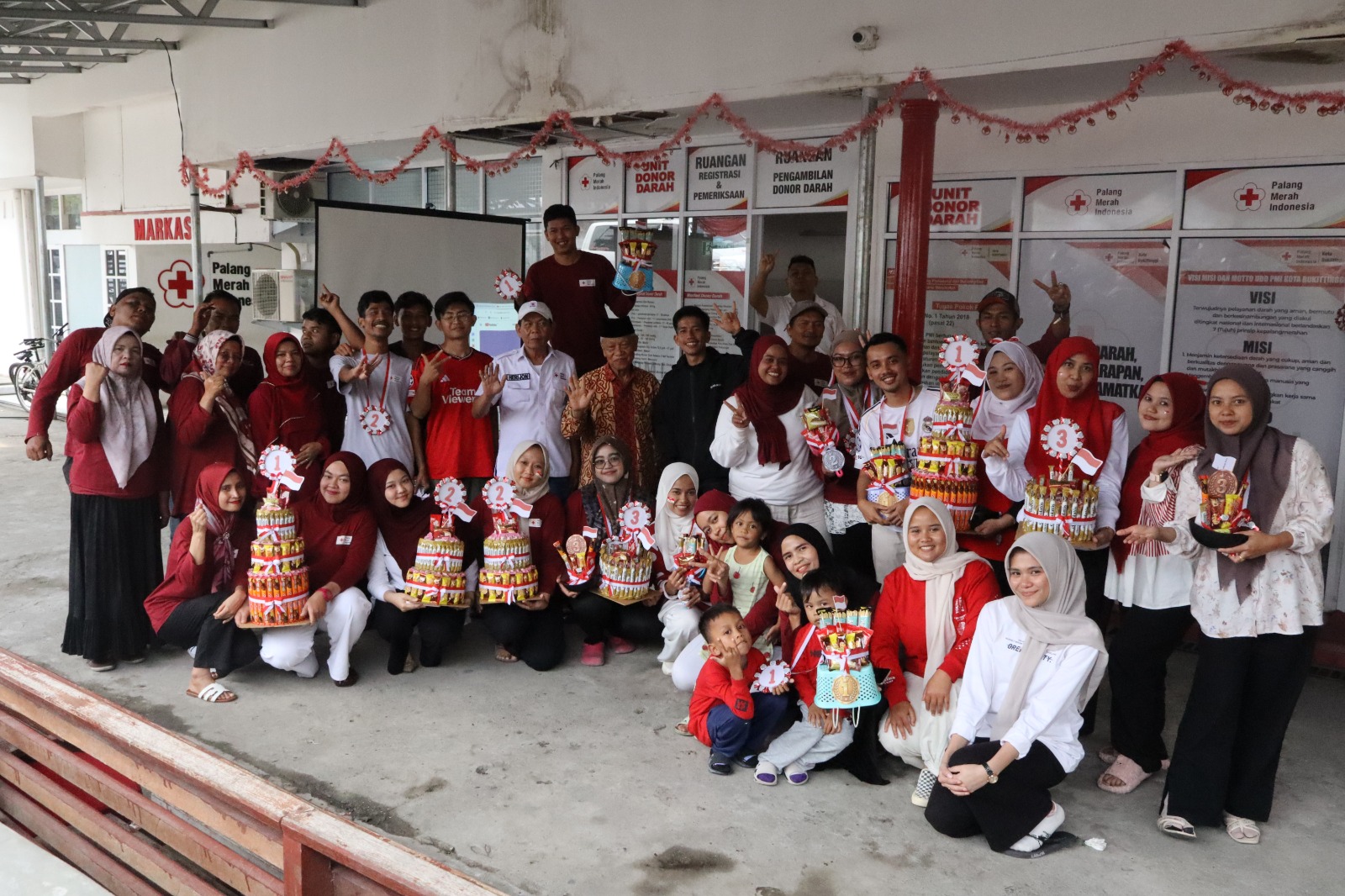 UDD PMI Bukittinggi peringati HUT RI Ke 81 Dengan Lomba Gembira